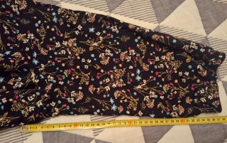 Blusa C&A floral negra talla 48
