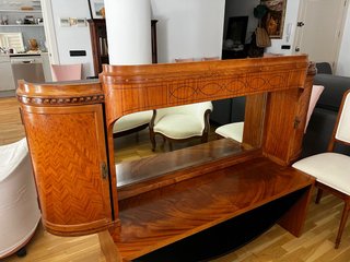 Aparador de madera con espejo