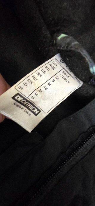 Abrigo Quechua Negro y Morado