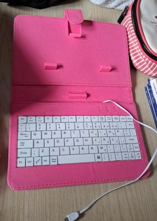 Teclado portátil rosa con cable USB