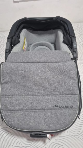 Silla de coche bebé gris