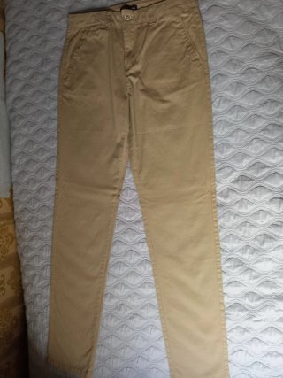 Pantalones chinos beige hombre