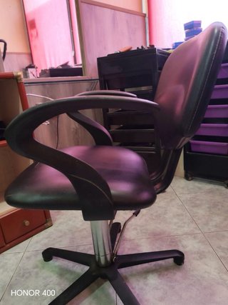 Sillón de peluquería negro
