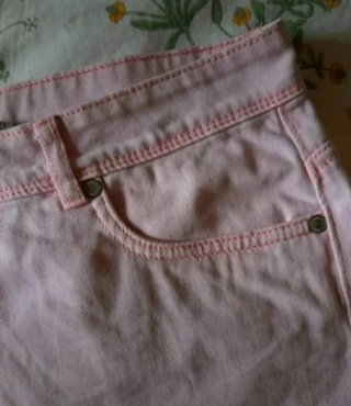 Shorts rosas deshilachados