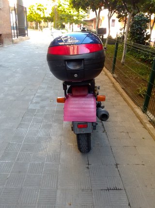 Suzuki GS500E con ITV y repuestos