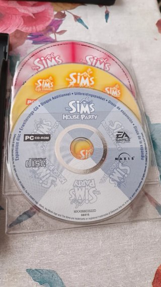 Lara Croft Tomb Raider Los sims gigaluxe PC CD-ROM