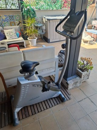Bicicleta Estática BH ZTX gris 143x90x53cm