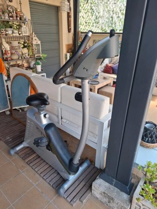 Bicicleta Estática BH ZTX gris 143x90x53cm