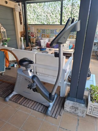 Bicicleta Estática BH ZTX gris 143x90x53cm