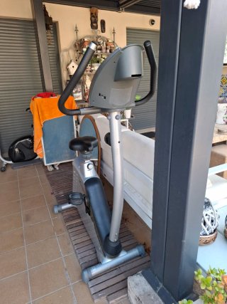 Bicicleta Estática BH ZTX gris 143x90x53cm