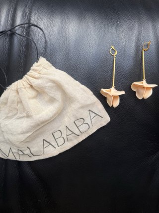 Pendientes Malababa Flor Maquillaje Dorados