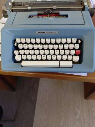 Máquina de escribir Olivetti Studio 46