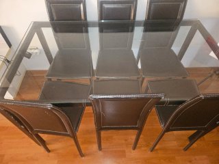 Mesa Comedor Cristal y Sillas Polipiel