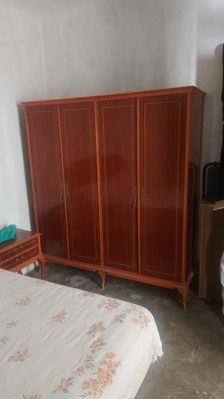 Armario de madera antiguo 4 puertas
