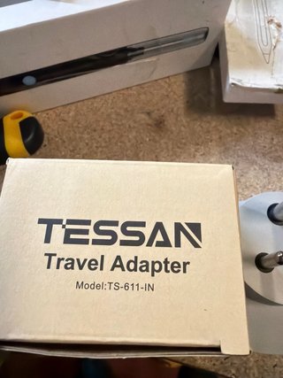 Adaptador de viaje TESSAN con 2 USB