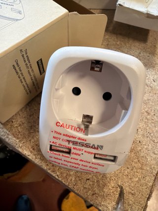 Adaptador de viaje TESSAN con 2 USB