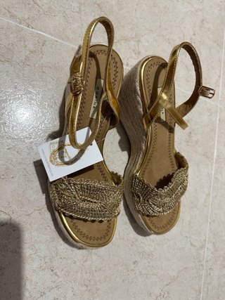 Sandalias doradas y beige talla 39