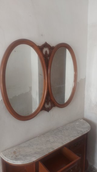 Recibidor antiguo madera y mármol