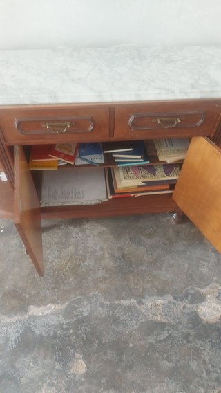 Recibidor antiguo madera y mármol