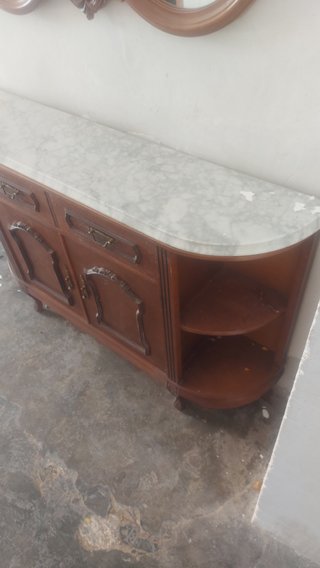Recibidor antiguo madera y mármol