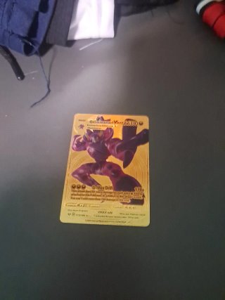 Carta Pokémon Grimmsnarl VMAX Dorada
