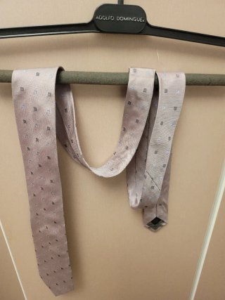 Corbata Adolfo Dominguez 100% Seda rosa y gris