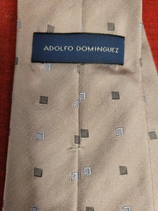 Corbata Adolfo Dominguez 100% Seda rosa y gris
