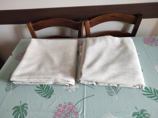 Coppia di tende beige con anelli metallici