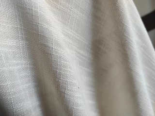 Coppia di tende beige con anelli metallici