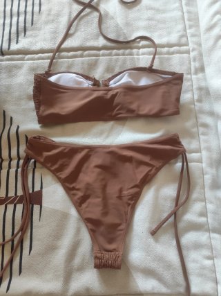 Bikini marrón fruncido