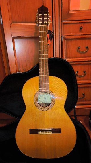Guitarra Española Clásica Azahar con etiqueta