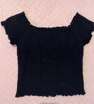 Crop Top negro hombros descubiertos Stradivarius M