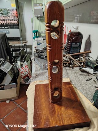 Espositore per bottiglie di vino in legno