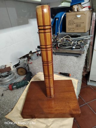 Espositore per bottiglie di vino in legno