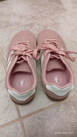 Zapatillas barefoot rosas y blancas