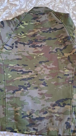 Forro Polar Pixelado Boscoso Talla M