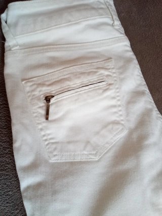 Pantalón vaquero pitillo blanco