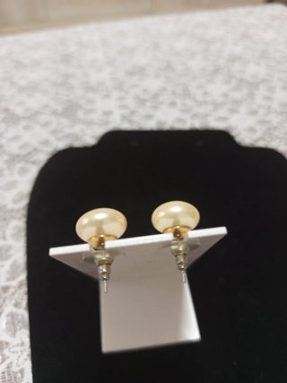 Orecchini perla beige e oro