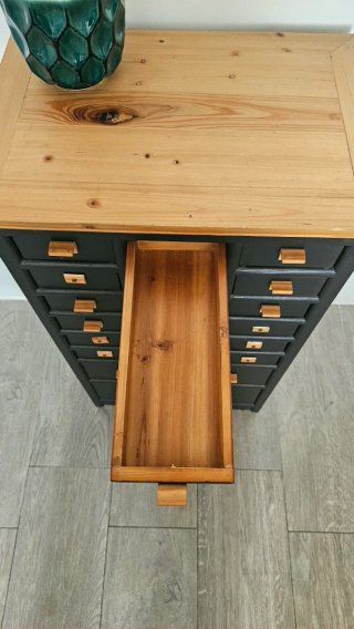 Mueble de cajones vintage industrial