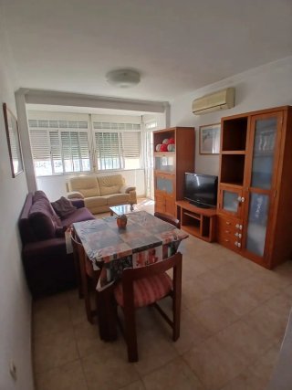 Habitación individual en piso compartido en Triana