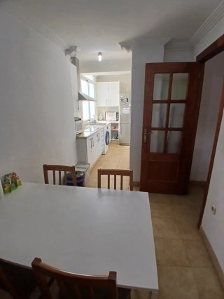 Habitación individual en piso compartido en Triana
