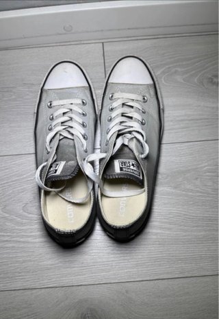 Sneakers Converse basse grigie lucide