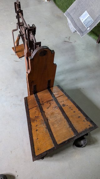 Báscula antigua hierro y madera