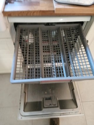 Lavavajillas Bosch Serie 4 funciona, no lava bien