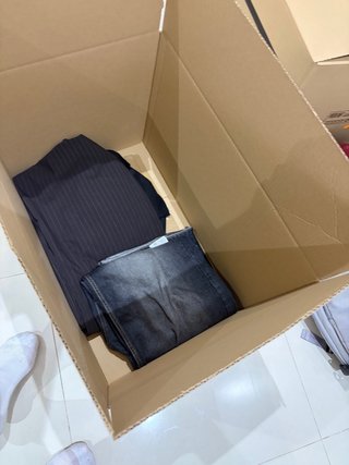Caja de ropa vintage