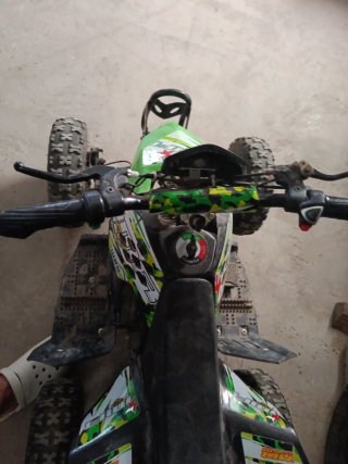 Quad eléctrico infantil