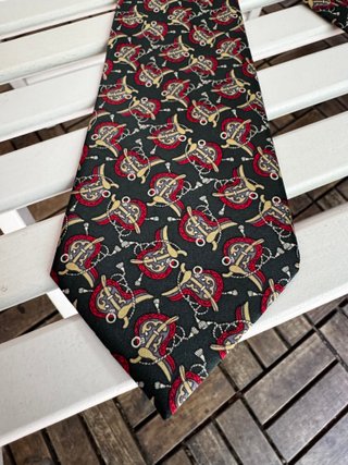 Corbata negra con estampado multicolor