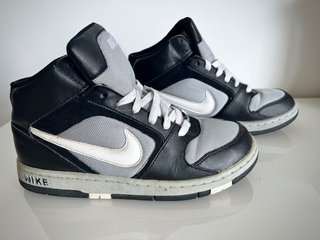 Zapatillas Nike Negras y Grises Talla 38.5
