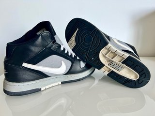 Zapatillas Nike Negras y Grises Talla 38.5