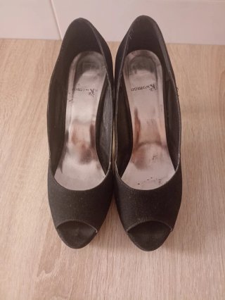 Zapatos de tacón fino negros